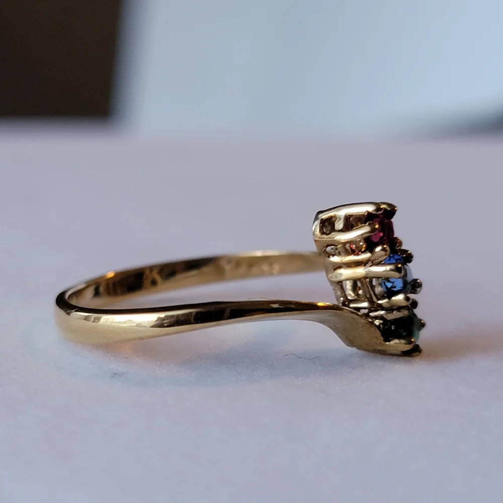 Vintage Triple Gemstone Ring Gold Tone Green Red Blue Simulated Stones Size 7.5